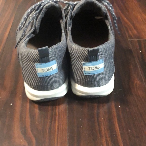 Toms - Picture 2 of 4